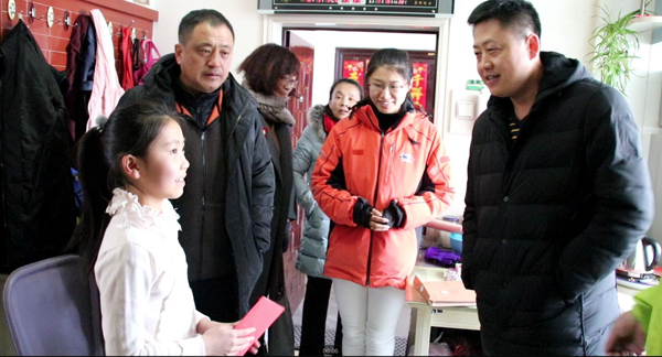 愛(ài)心助學(xué)，點(diǎn)燃希望