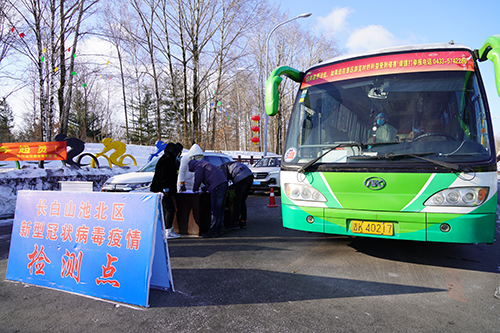 我是黨員我?guī)ь^，一線防控共擔(dān)當(dāng)