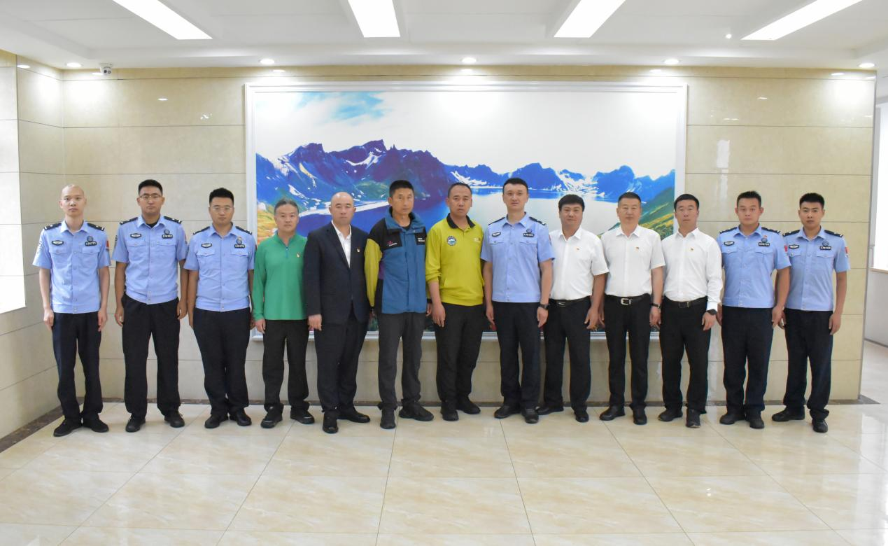 西南景區(qū)運(yùn)營(yíng)黨支部開展“八一” 建軍節(jié)走訪慰問活動(dòng)